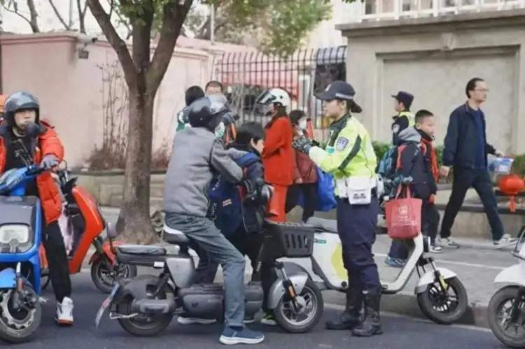 电动两轮车分类与载人规定的深层逻辑:为何你家电动车“不合规”? 汽车科技 电动两轮车分类与载人规定的深层逻辑:为何你家电动车“不合规”? 汽车科技
